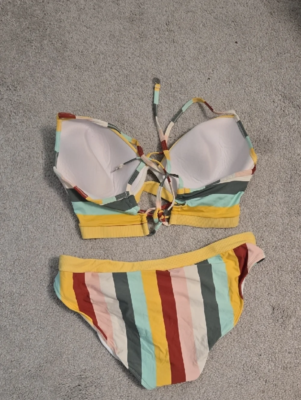 Cute Bikini - Picture 2 of 3
